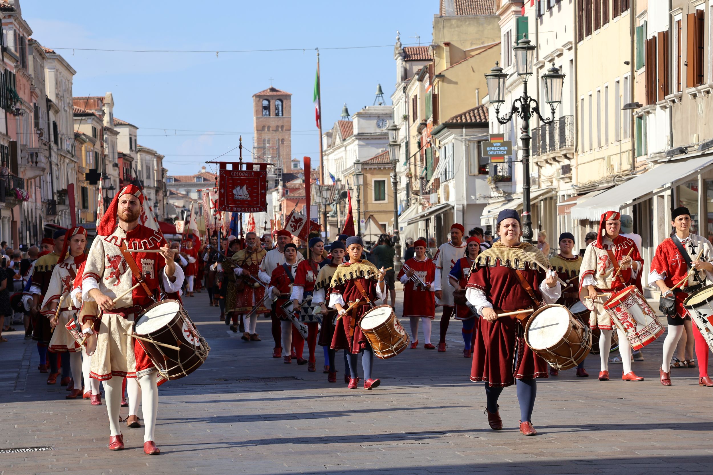 With its crossbow contest, battles and fire dancing, Italian festival brings back Medieval days